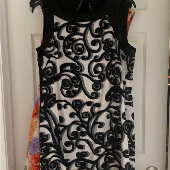 Dresses - Picture 7 of 8